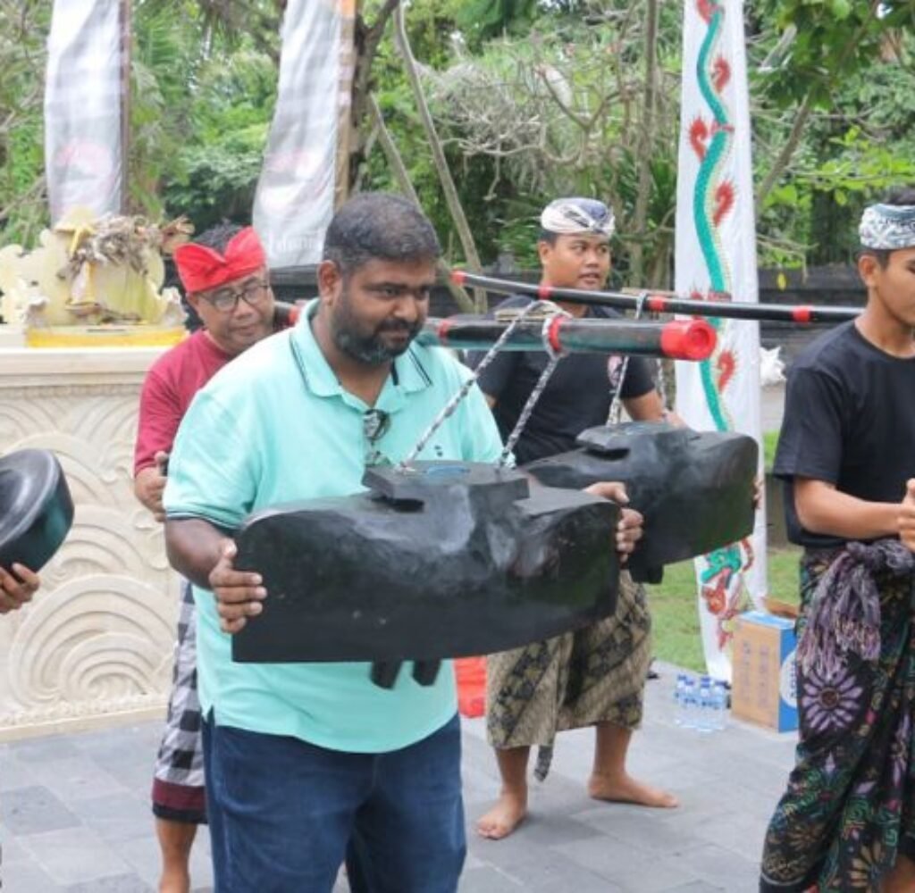 Tourists join locals in a lively open rehearsal of the Okokan and Tektekan cultural performance at Tanah Lot. Tourists join locals in a lively open rehearsal of the Okokan and Tektekan cultural performance at Tanah Lot.