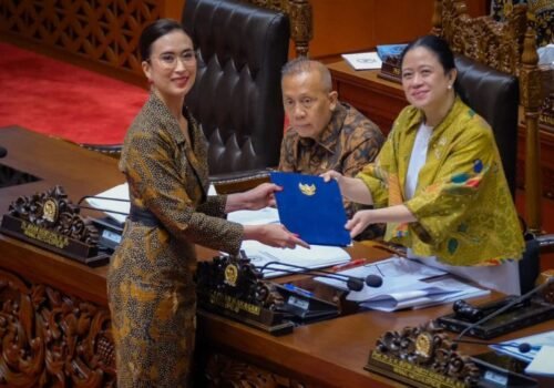 Tourism Minister Widiyanti Putri Wardhana submits the newly approved Tourism Bill during the DPR Plenary Session in Jakarta.
