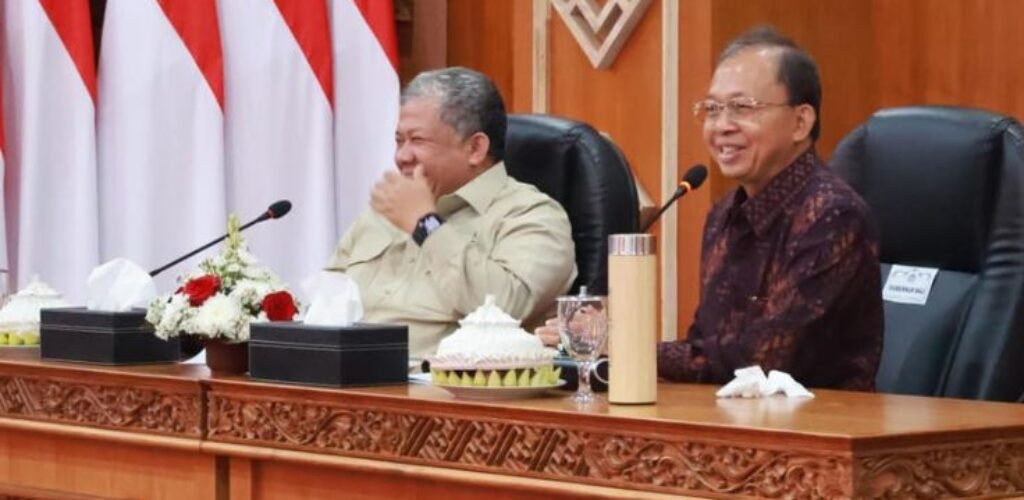 Governor Wayan Koster and Deputy Minister Fahri Hamzah discuss housing and settlement development plans in Bali.